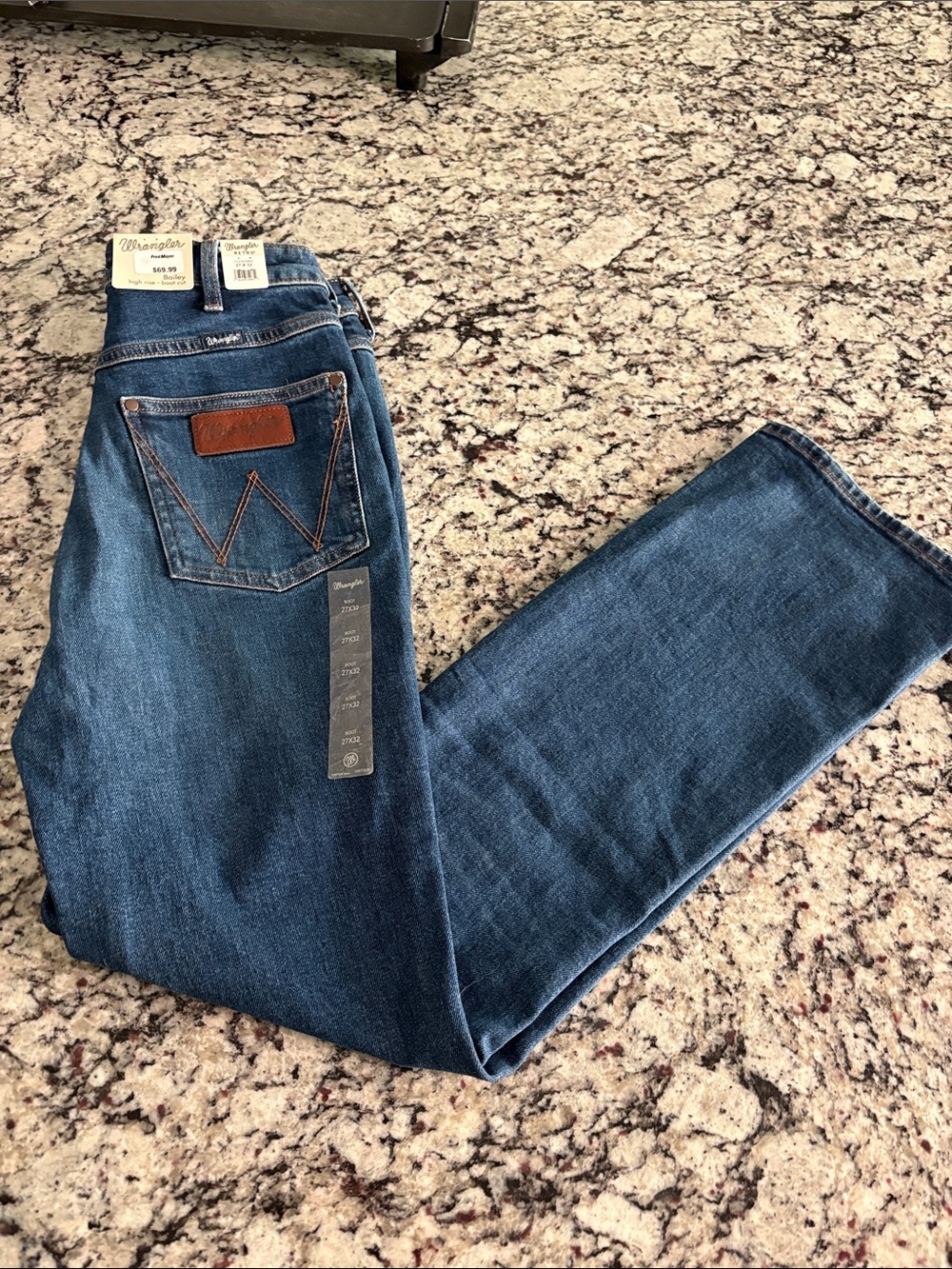 NWT Wrangler Retro Bailey Mens high rise, boot cut Jeans in Medium Blue Denim